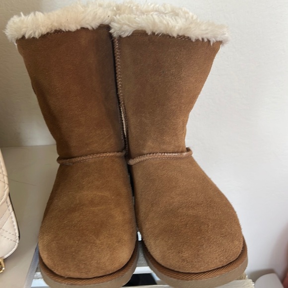Magellan Outdoors Women Faux Fur Boots 